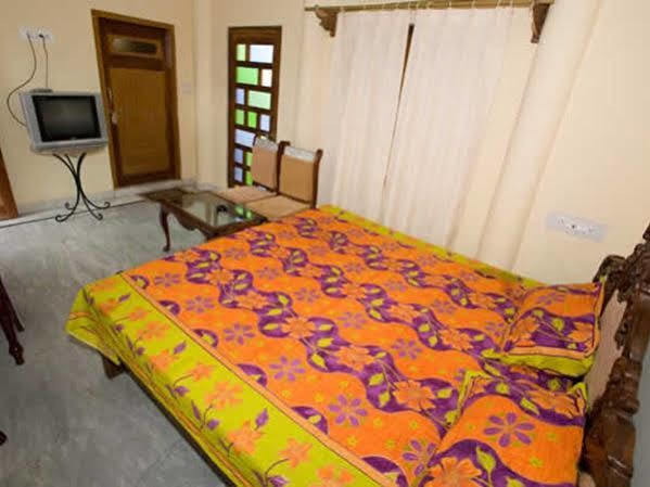 Aroma Hotel Pushkar Exterior photo
